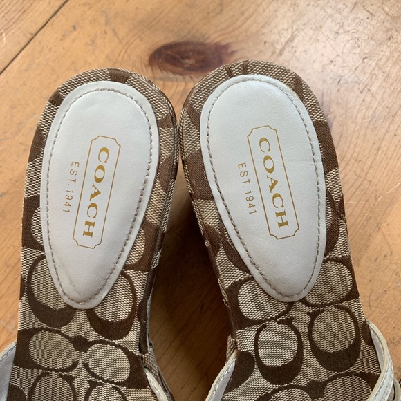 Size 7 Coach Wedge - Picture 3 of 4
